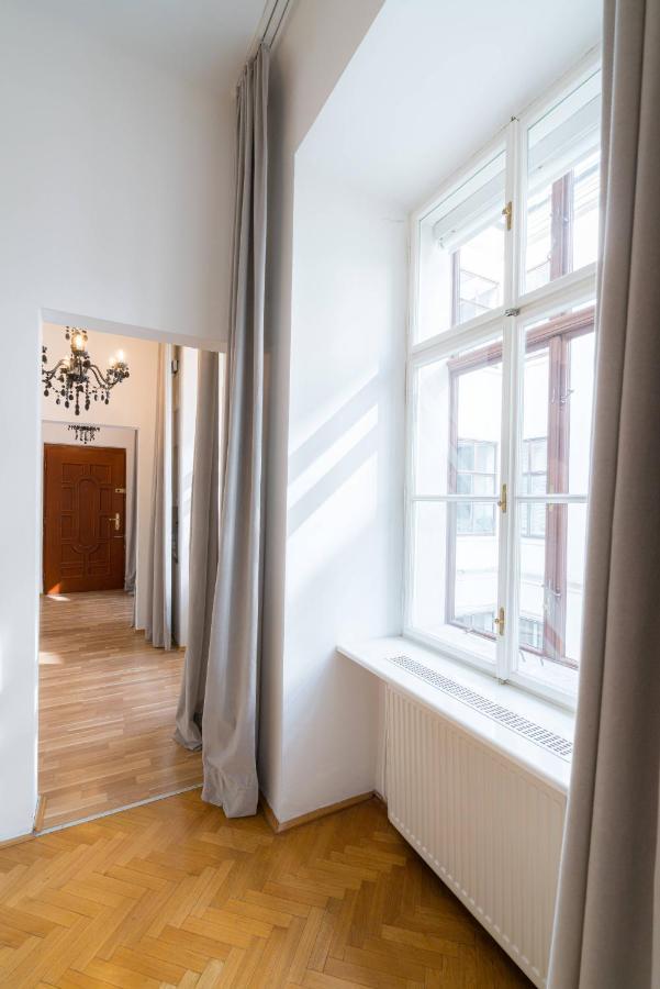 Vienna Residence, Volkstheater - Parliament Luaran gambar