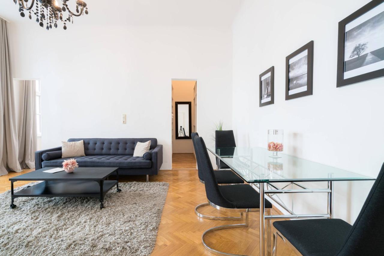 Vienna Residence, Volkstheater - Parliament Luaran gambar