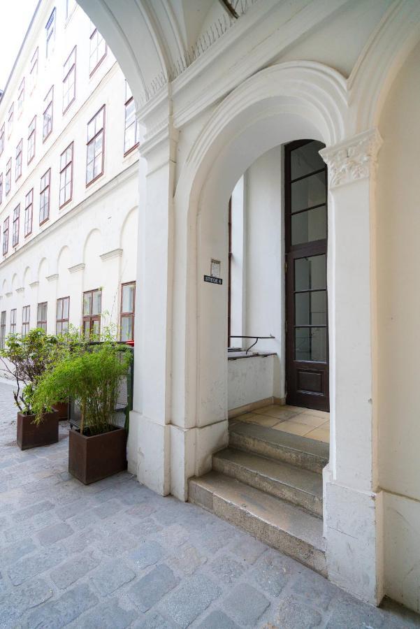 Vienna Residence, Volkstheater - Parliament Luaran gambar