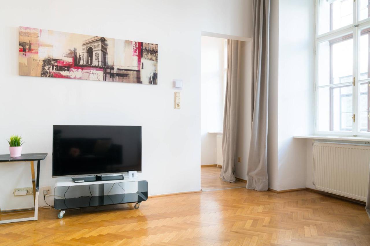 Vienna Residence, Volkstheater - Parliament Luaran gambar
