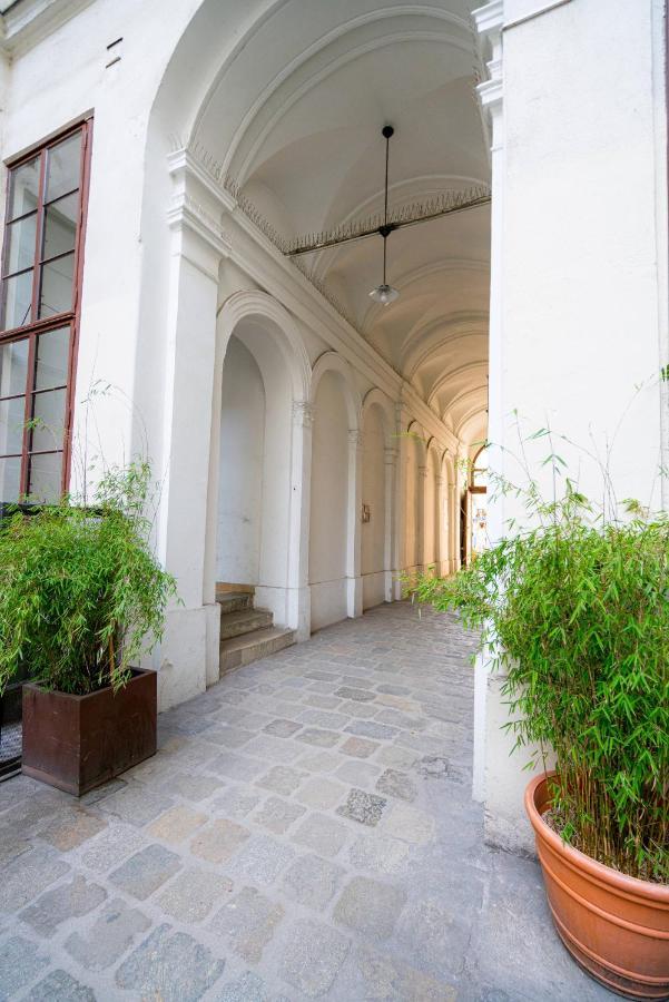 Vienna Residence, Volkstheater - Parliament Luaran gambar
